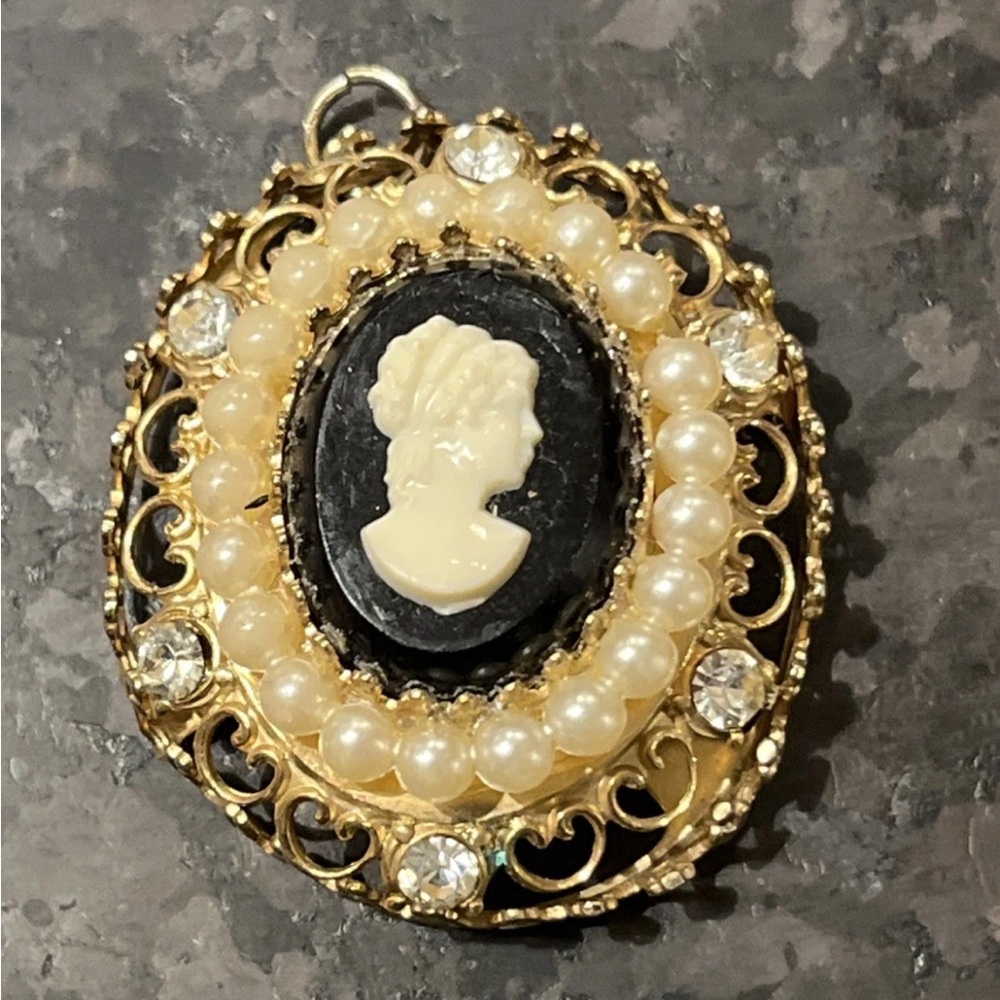 Coro pendant, gold tone, rhinestone, pearl